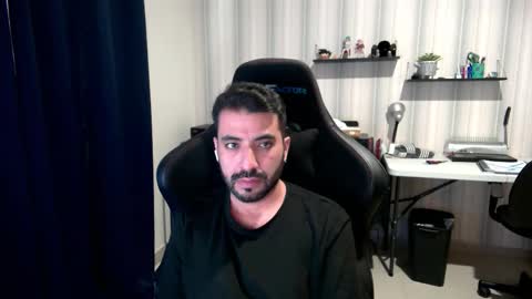 Snapshot of vallartamexi chatting on November 10, 2025, 10:20 pm Roberto Carlos online show from November 10, 2025, 10:20 pm