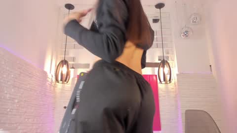 Snapshot of valloletsamar chatting on January 7, 2025, 12:20 pm Vallolet Peach  online show from January 7, 2025, 12:20 pm