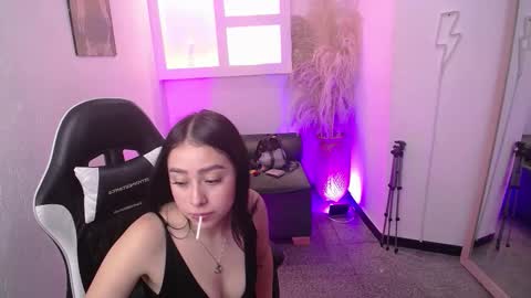 vallolett__ online show from November 21, 2025, 7:56 pm