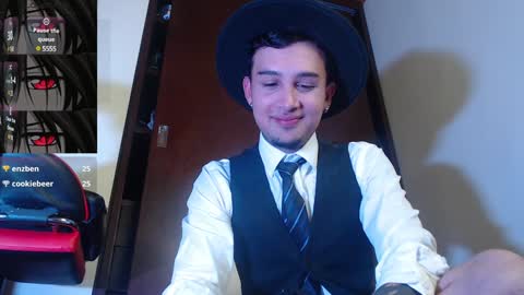 david guzman i model independenthelp me with a thumbs up online show from December 21, 2024, 12:09 am