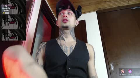 david guzman i model independenthelp me with a thumbs up online show from January 24, 2025, 1:24 am