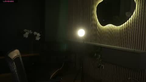 Snapshot of vampray_ chatting on July 11, 2026, 8:44 pm Leyla online show from July 11, 2026, 8:44 pm