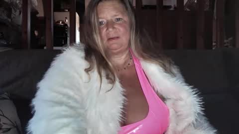 Snapshot of vampwoman chatting on January 2, 2025, 3:51 pm vampwoman online show from January 2, 2025, 3:51 pm