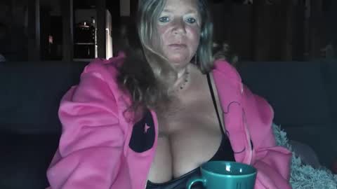 Snapshot of vampwoman chatting on January 6, 2025, 8:14 am vampwoman online show from January 6, 2025, 8:14 am