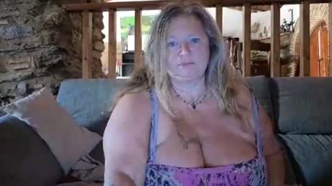 Snapshot of vampwoman chatting on September 23, 2025, 1:03 pm vampwoman online show from September 23, 2025, 1:03 pm