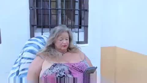 Snapshot of vampwoman chatting on October 4, 2025, 7:06 am vampwoman online show from October 4, 2025, 7:06 am