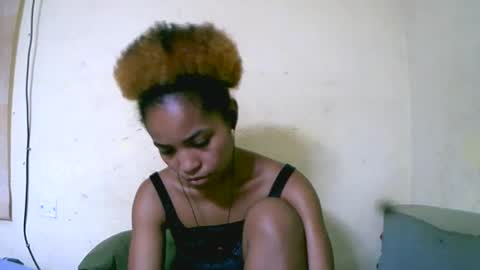 vanah344375 online show from October 13, 2025, 4:56 am