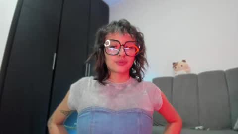 Snapshot of vandalovee chatting on May 27, 2026, 1:57 am Babi Alu online show from May 27, 2026, 1:57 am