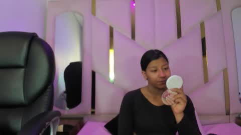 Snapshot of vanelin18 chatting on April 24, 2026, 1:35 pm Vane online show from April 24, 2026, 1:35 pm
