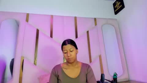 Snapshot of vanelin18 chatting on May 3, 2026, 12:33 pm Vane online show from May 3, 2026, 12:33 pm