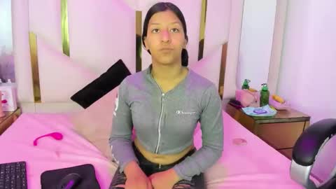 Snapshot of vanelin18 chatting on May 14, 2026, 2:35 pm Vane online show from May 14, 2026, 2:35 pm