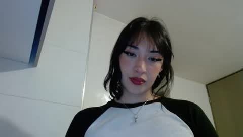 Snapshot of vanesaafoxx chatting on December 22, 2025, 5:37 am Vans online show from December 22, 2025, 5:37 am