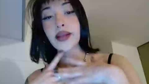 Snapshot of vanesaafoxx chatting on February 6, 2026, 6:07 am Vans online show from February 6, 2026, 6:07 am