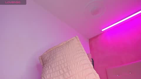 vaness_dior online show from December 8, 2024, 10:47 pm