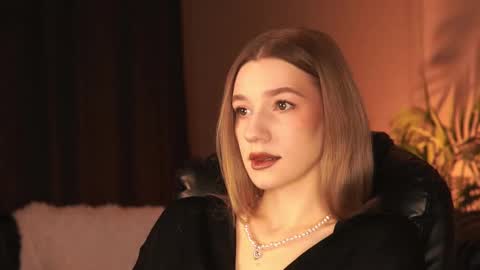 Snapshot of vanessa__lui chatting on February 16, 2026, 3:41 pm Vanessa online show from February 16, 2026, 3:41 pm