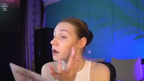 Snapshot of vanessa__lui chatting on February 26, 2026, 3:55 pm Vanessa online show from February 26, 2026, 3:55 pm