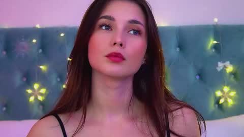 Vanessa online show from December 19, 2025, 6:15 pm