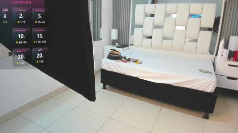 Vanessa Hard online show from November 18, 2025, 7:29 pm