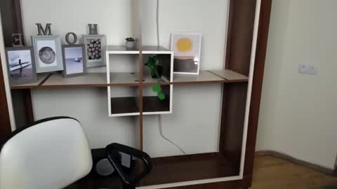 Vanessa online show from March 10, 2026, 6:24 pm