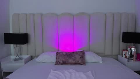 Snapshot of vanessaparis_ chatting on November 24, 2025, 10:42 pm Vanessa Sexy Paris online show from November 24, 2025, 10:42 pm