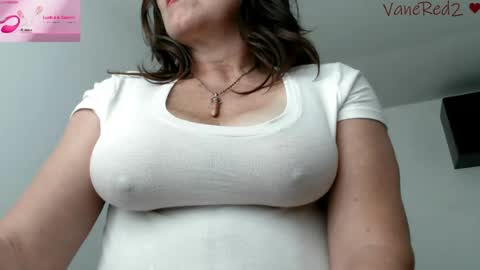 Snapshot of vanessared2 chatting on July 11, 2026, 2:42 pm Vanesared2 online show from July 11, 2026, 2:42 pm