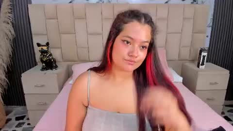 Snapshot of vanessascott_ chatting on June 21, 2026, 7:33 am vanessascott_ online show from June 21, 2026, 7:33 am