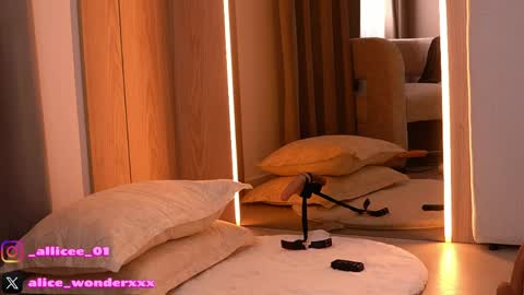 Vanessa Simon online show from April 11, 2026, 7:45 am