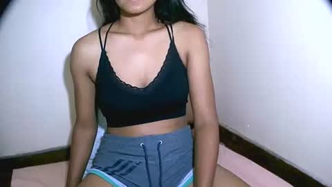 Snapshot of vanih27 chatting on March 24, 2026, 7:30 pm vanih27 online show from March 24, 2026, 7:30 pm