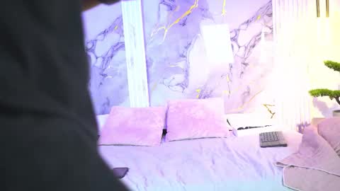 vanilla_hot_ online show from November 7, 2025, 1:33 pm