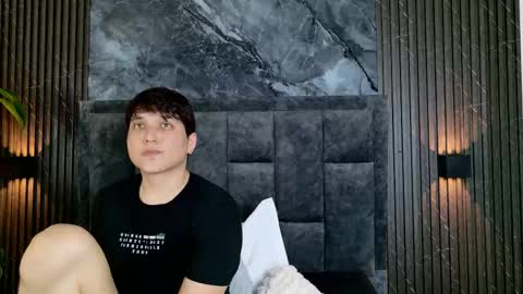 vanilla_hot_ online show from November 18, 2025, 7:07 pm