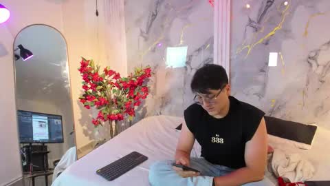 vanilla_hot_ online show from December 3, 2025, 7:34 pm