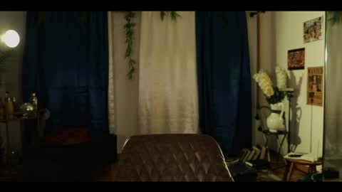 Annabet  online show from May 17, 2026, 4:03 pm