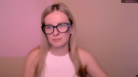 Mia online show from May 25, 2026, 12:22 pm
