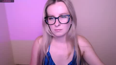 Mia online show from June 11, 2026, 4:38 pm