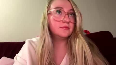 Snapshot of vanillapuddingpie chatting on December 13, 2024, 1:37 am vanillapuddingpie online show from December 13, 2024, 1:37 am