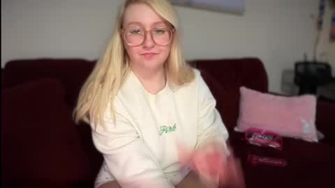 Snapshot of vanillapuddingpie chatting on March 3, 2025, 12:37 am vanillapuddingpie online show from March 3, 2025, 12:37 am