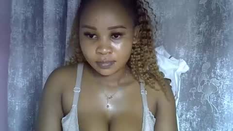 vanillavenus online show from February 18, 2026, 8:49 pm