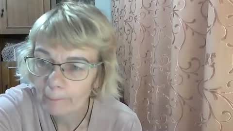 Vanillaxcreamy online show from December 15, 2024, 2:37 pm