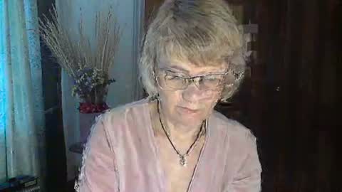 Vanillaxcreamy online show from January 8, 2025, 12:05 pm