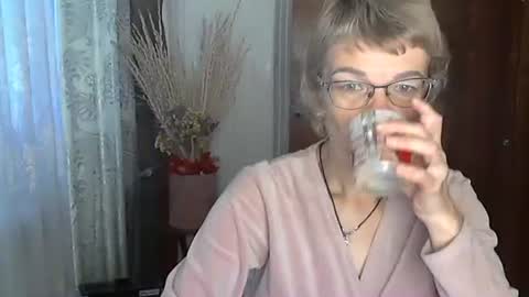 Vanillaxcreamy online show from October 27, 2025, 9:24 am