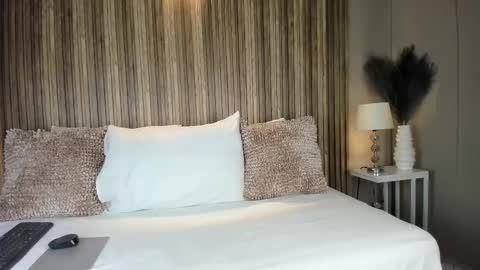 V A N N E S A   online show from October 31, 2025, 11:44 am