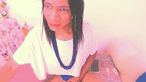 Snapshot of vannesascott chatting on April 13, 2026, 11:43 pm VANNESA online show from April 13, 2026, 11:43 pm
