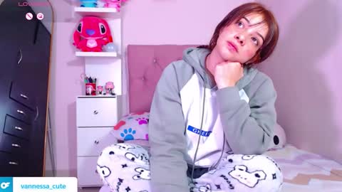 Snapshot of vannessa_shy chatting on December 19, 2025, 2:18 am Vanesa online show from December 19, 2025, 2:18 am