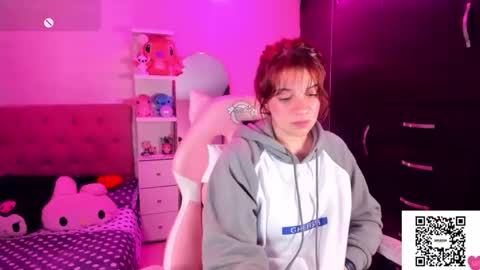 Snapshot of vannessa_shy chatting on February 23, 2026, 7:55 pm Vanesa online show from February 23, 2026, 7:55 pm