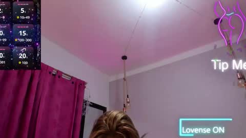 Snapshot of vannhesa chatting on December 15, 2025, 10:36 pm Vannhesa online show from December 15, 2025, 10:36 pm