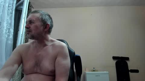 vano_822 online show from May 15, 2026, 8:05 pm