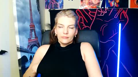Vanessa online show from May 27, 2026, 2:41 am