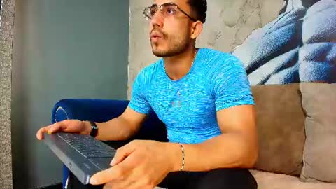 Snapshot of vans_ross chatting on June 22, 2026, 2:36 pm Vans Ross online show from June 22, 2026, 2:36 pm