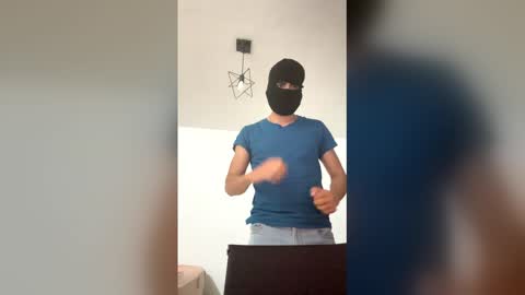 Snapshot of vaquerofit18 chatting on April 15, 2026, 8:10 am vaquerofit18 online show from April 15, 2026, 8:10 am