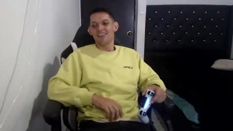 Snapshot of varonelite chatting on February 16, 2026, 2:51 am Andres online show from February 16, 2026, 2:51 am